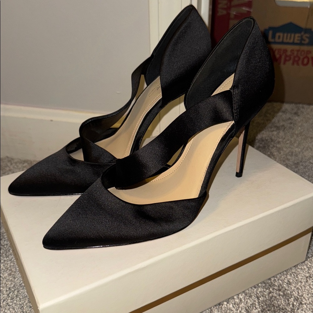 Vince Camuto Black IM-OYA Pumps